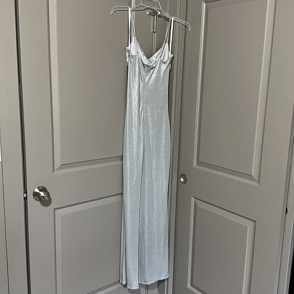 Laundry by Shelli Segal Silver Evening Gown, Size 6 - Picture 2 of 5